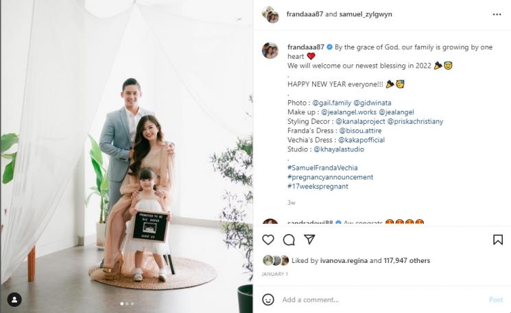 Franda dan Samuel Zylgwyn memperlihatkan potret USG anak kedua. (Instagram/frandaaa87)