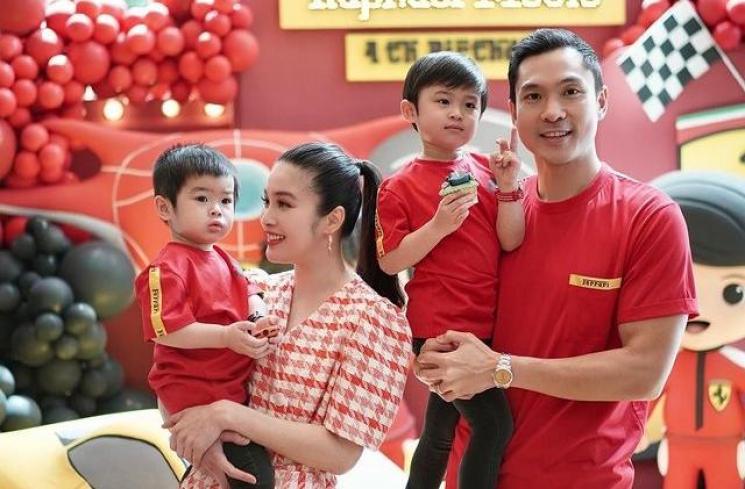 Artis Rayakan Imlek. (Instagram/sandradewi88)