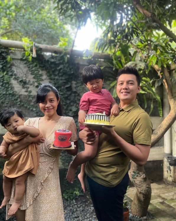 Potret Dirly Idol Momong Anak. (Instagram/nolatyaz)