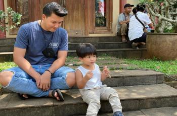 10 Potret Dirly Idol Momong Anak: Papa Idaman, Nggak Kayak di Sinetron