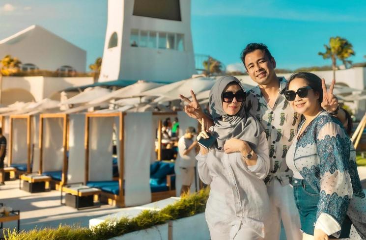 Potret keluarga Raffi Ahmad liburan di Bali (Instagram/@raffinagita1717)