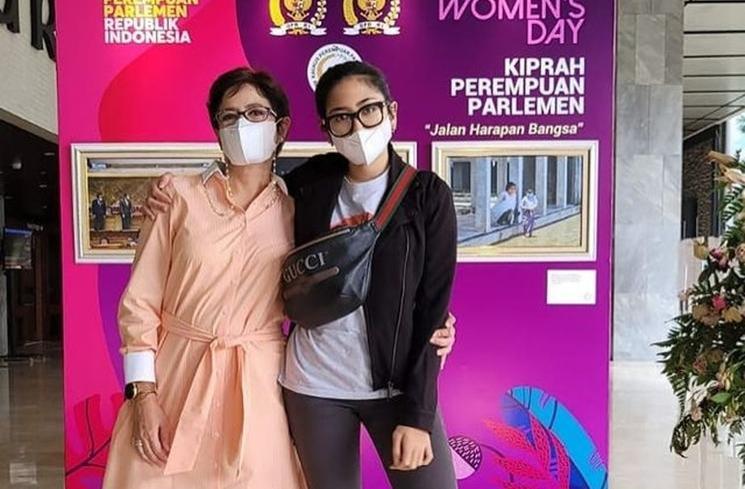 Potret Kenangan Nurul Arifin dan Maura Magnalia (instagram/@na_nurularifin)