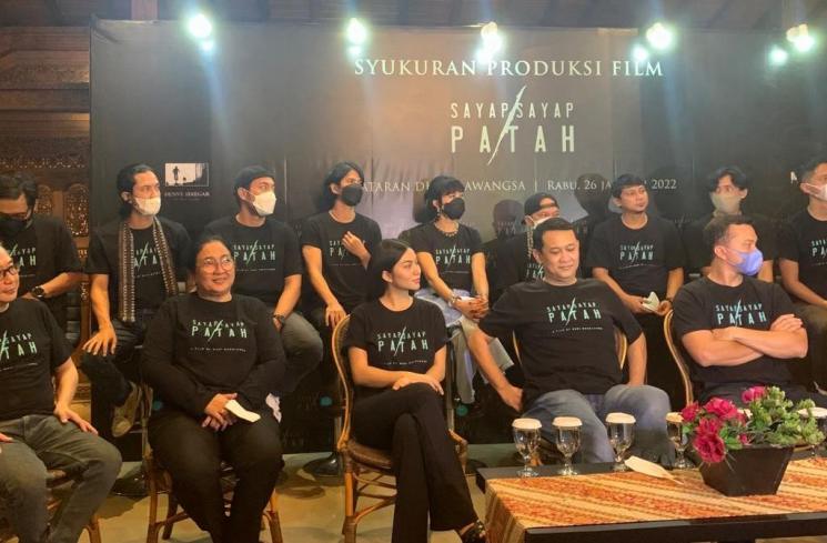 Acara syukuran film Sayap-Sayap Patah di kawasan Kebayoran Baru, Jakarta Selatan, Rabu (26/1/2022). (MataMata.com/Yuliani)