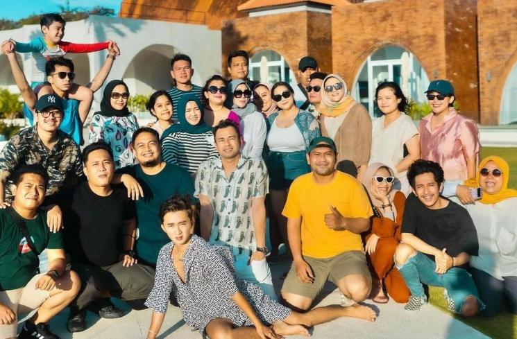 Potret keluarga Raffi Ahmad liburan di Bali (Instagram/@raffinagita1717)