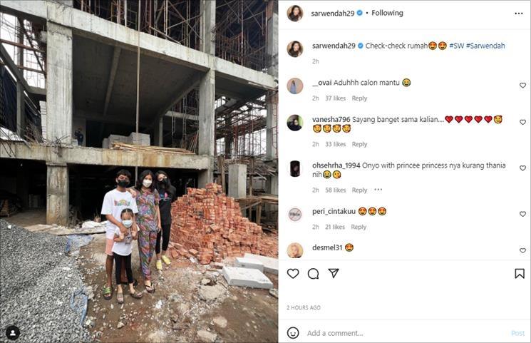 Momen Sarwendah cek pembangunan rumah baru. (Instagram/@sarwendah29)