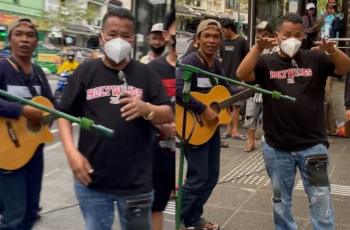 Hotman Paris Ngamen di Pinggir Jalan Malioboro, Aksinya Dipuji: Gak Risih sama Rakyat Kecil!