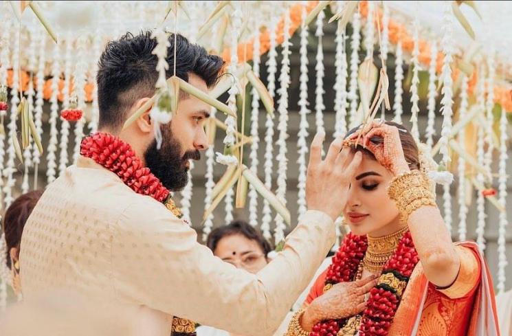 Potret Pernikahan Mouni Roy (Instagram/@imouniroy)