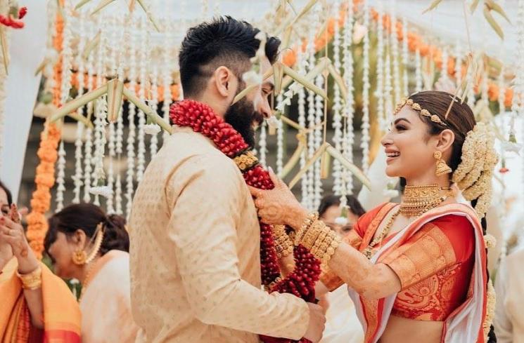 Potret Pernikahan Mouni Roy (Instagram/@imouniroy)