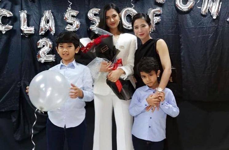 Bunga Zainal dan putri sambung, Kareena Kaur. (Instagram/@bungazainal05)
