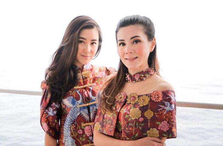 Ide outfit Imlek ala artis (Instagram/@karbearv)