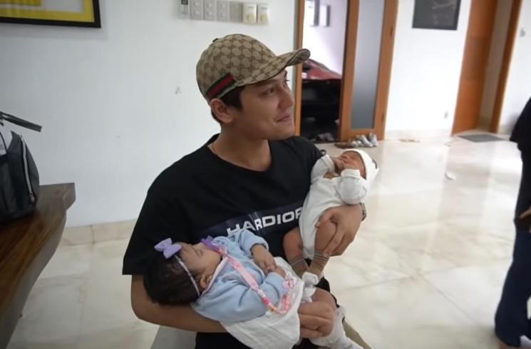 Pemotretan Baby Leslar dan Baby Guzel (YouTube/Leslar Entertainment)