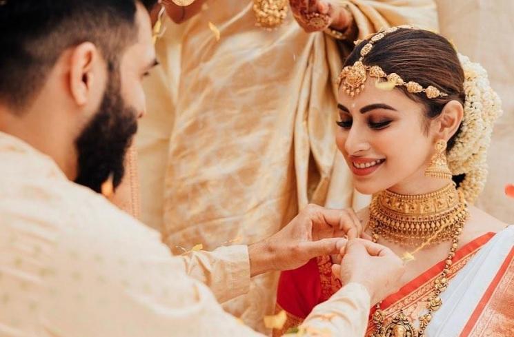 Potret Pernikahan Mouni Roy (Instagram/@imouniroy)