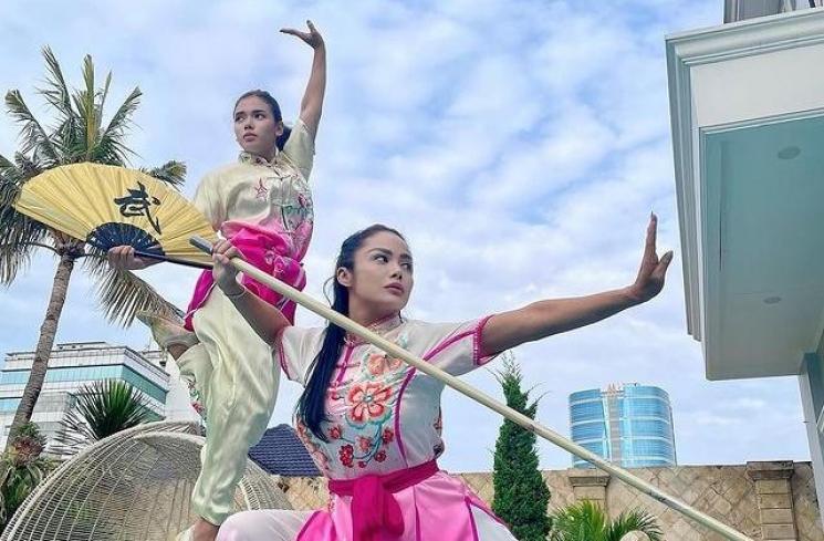 Potret Krisdayanti Olahraga Wushu. (Instagram/krisdayantilemos)