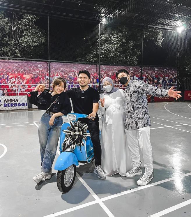 Potret Mesra Thariq Halilintar dan Fuji. Instagram/@attahalilintar)