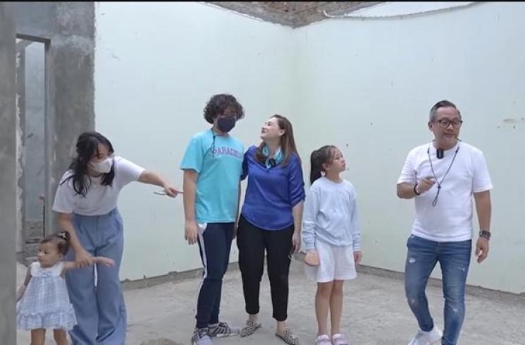 Rumah Baru Mona Ratuliu. (YouTube/MIC-MONA INDRA CHANNEL)