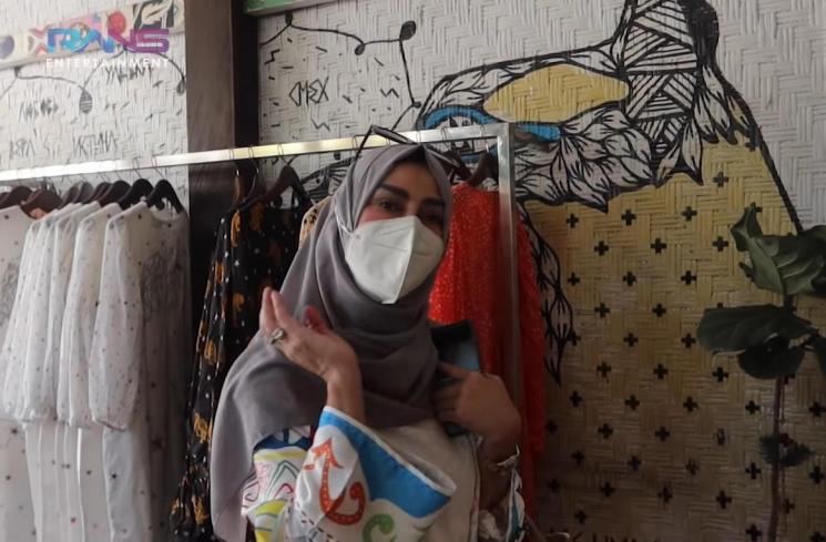 Momen Nagita Slavina belanja baju di Bali (YouTube/Rans Entertainment)
