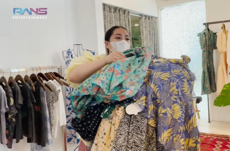 Momen Nagita Slavina belanja baju di Bali (YouTube/Rans Entertainment)