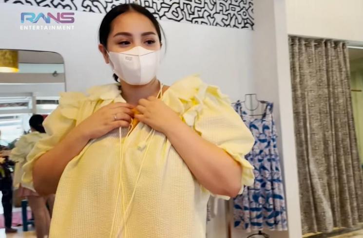 Momen Nagita Slavina belanja baju di Bali (YouTube/Rans Entertainment)