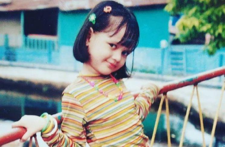 Potret Masa Kecil Cut Meyriska. (Instagram/ir.suryadi_ak)