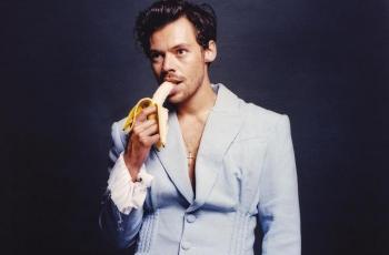 Harry Styles Bawa Pulang Trofi Best Album Of The Year MTV VMA 2022