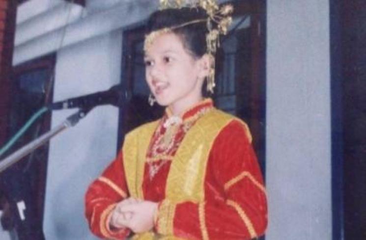 Potret Masa Kecil Cut Meyriska. (Instagram/ir.suryadi_ak)