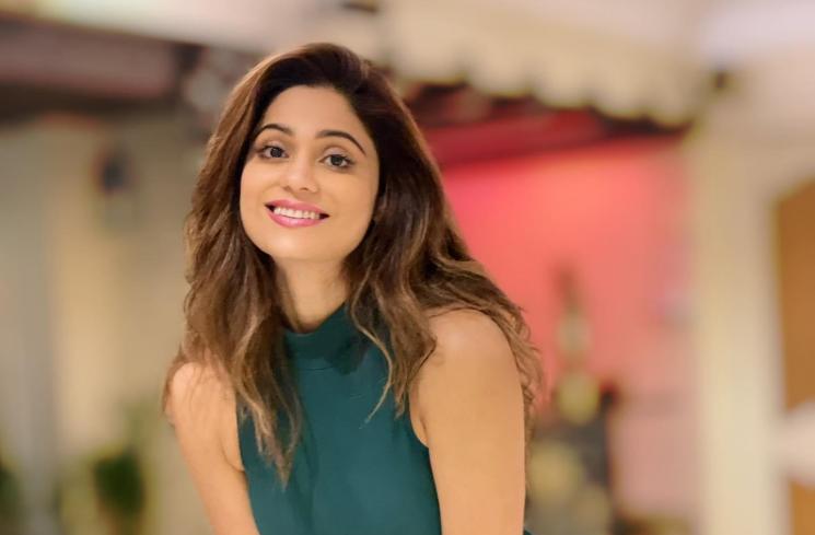 8 Pesona Shamita Shetty, Artis India yang Ulang Tahun ke-43