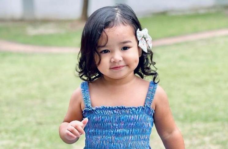 Potret Azzahra Jiwa Cucu Siti Nurhaliza. (Instagram/azzahrajiwaasyraf)