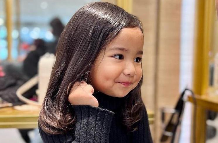 Potret Azzahra Jiwa Cucu Siti Nurhaliza. (Instagram/azzahrajiwaasyraf)