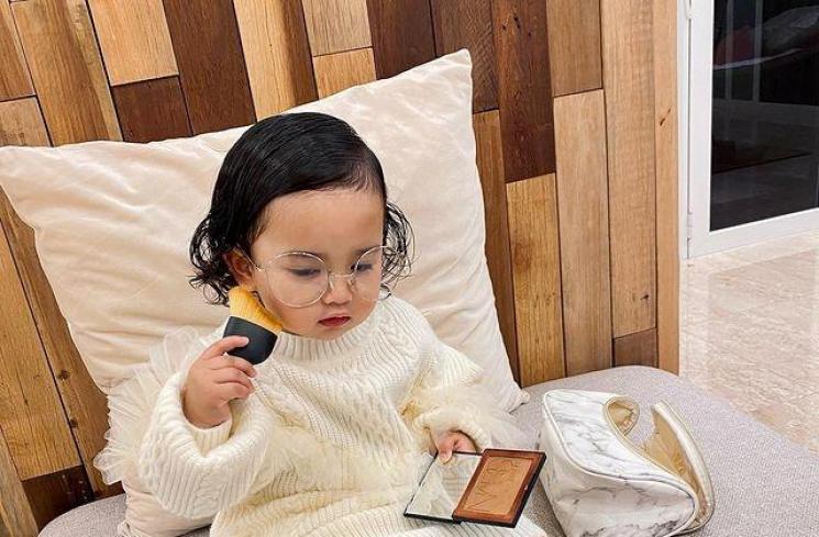 Potret Azzahra Jiwa Cucu Siti Nurhaliza. (Instagram/azzahrajiwaasyraf)