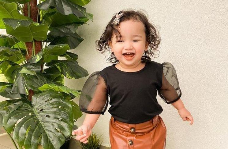 Potret Azzahra Jiwa Cucu Siti Nurhaliza. (Instagram/azzahrajiwaasyraf)