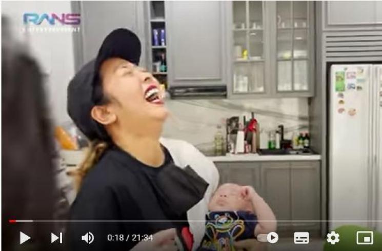 Momen Soimah Momong Rayyanza dan Baby L. (YouTube/RANS Entertainment)