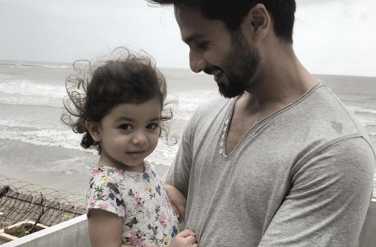 Aktor Bollywood Momong Anak Perempuannya (Instagram/@shahidkapoor)