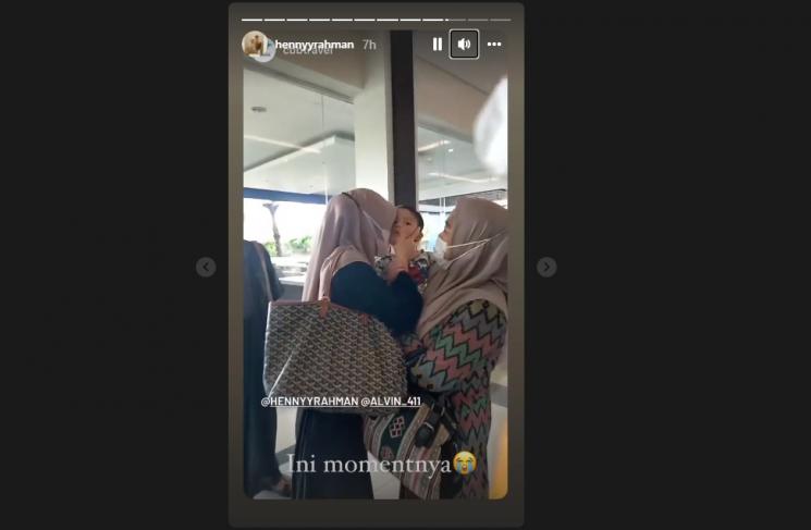 Henny Rahman dan Alvin Faiz umrah. (Instagram/hennyyrahman)