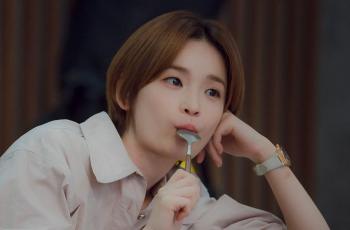 8 Pesona Jeon Mi Do di Thirty Nine, Jadi Guru Akting yang Karismatik