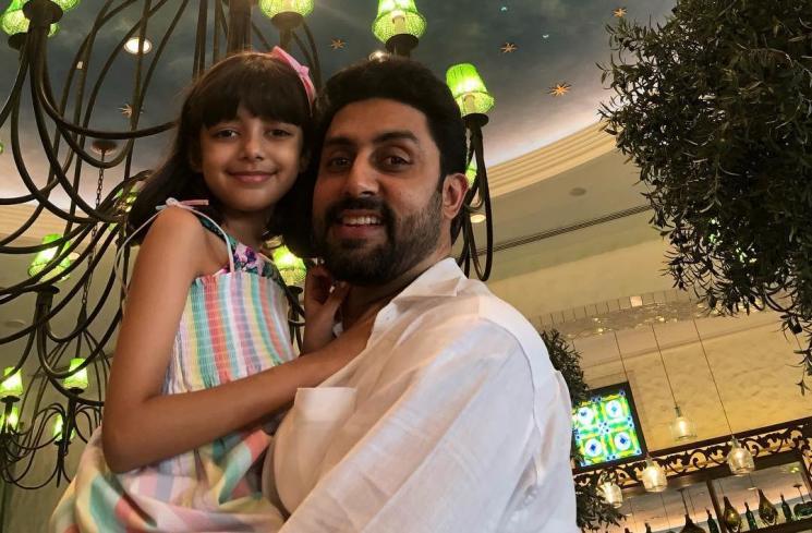 Aktor Bollywood Momong Anak Perempuannya (Instagram/@bachchan)