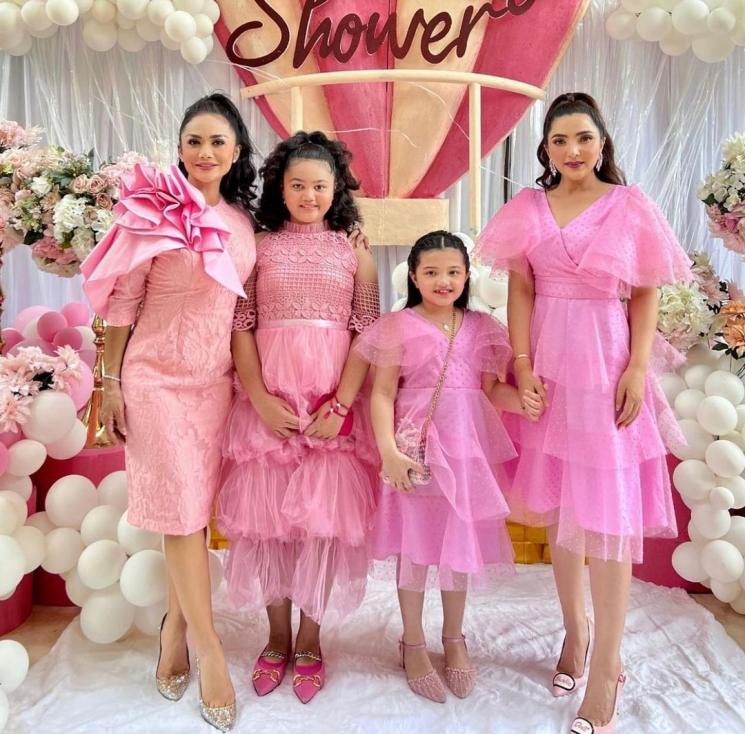Amora Lemos dan Arsy Hermansyah di baby shower Aurel Hermansyah. (Instagram/amora_lemos05)