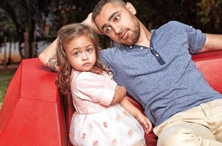 Aktor Bollywood Momong Anak Perempuannya (Instagram/@imrankhan)