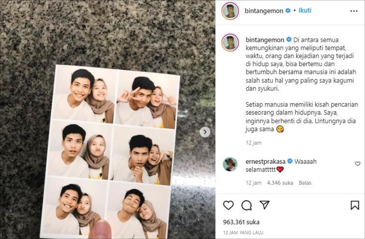 Momen Bintang Emon lamar Alca Octaviani. (Instagram/@bintangemon)