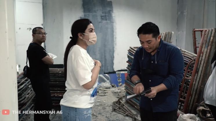 Potret Calon Pabrik Ashanty dan Anang Hermansyah (YouTube/The Hermansyah A6)