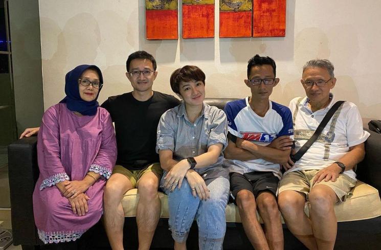 Potret Kebersamaan Melly Mono dan Ayah (Instagram/@melly_mono)
