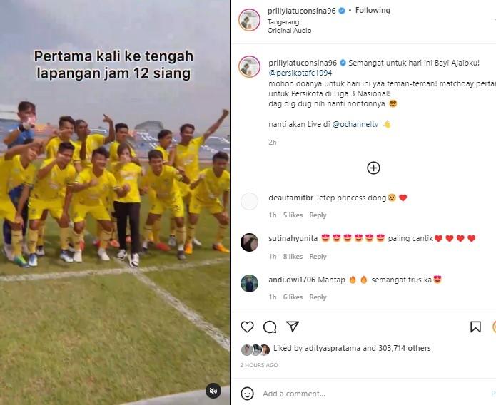 Prilly Latuconsina dan pemain klub bolanya. (Instagram/@prillylatuconsina96)