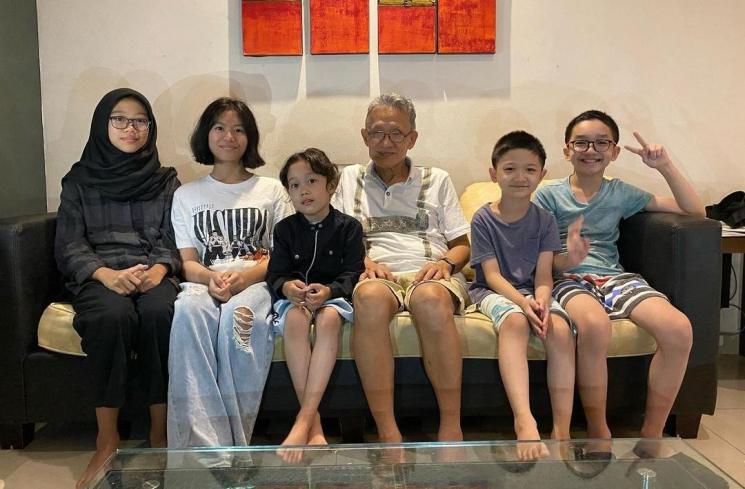 Potret Kebersamaan Melly Mono dan Ayah (Instagram/@melly_mono)