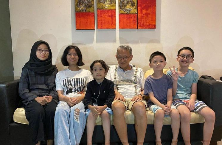 Potret Kebersamaan Melly Mono dan Ayah (Instagram/@melly_mono)