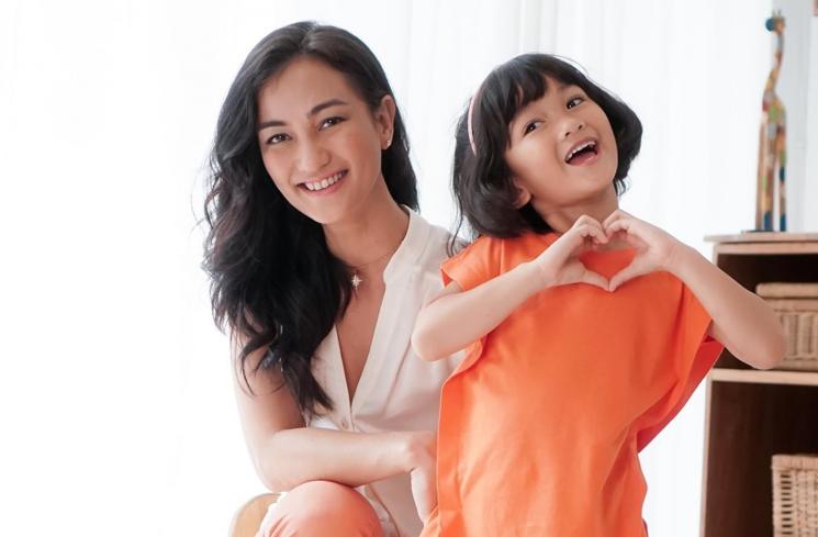 Potret Anak Artis Keturunan Batak. (Instagram/@atiqahhasiholan)