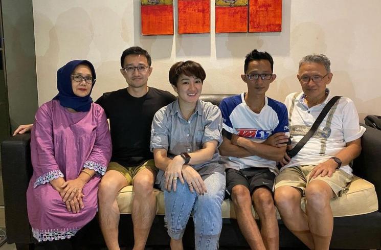 Potret Kebersamaan Melly Mono dan Ayah (Instagram/@melly_mono)