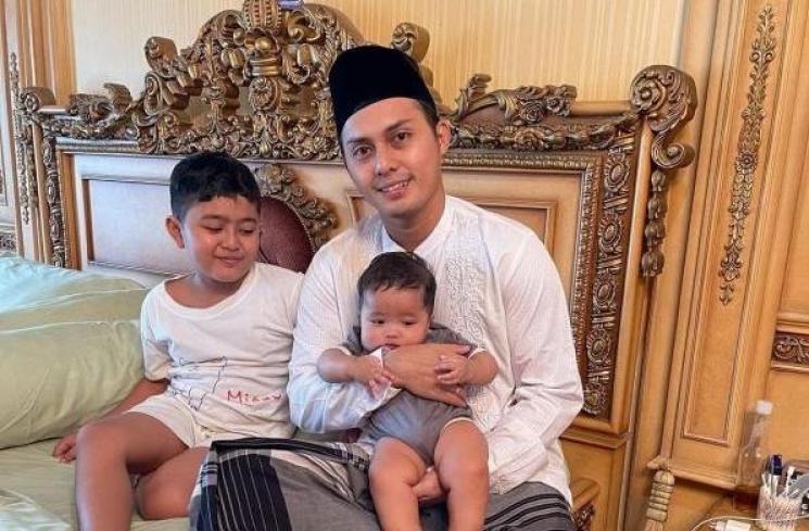 Potret Falhan Abssar Anak Nassar dan Muzdalifah. Instagram/@fadelislami__)