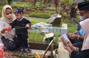 Takut Makam Vanessa Angel Dipindahkan, Haji Faisal Ajak Gala Sky Ziarah: Biar Nggak Disalahkan