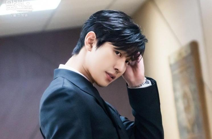 Pesona Ahn Hyo Seop di A Business Proposal (Instagram/@sbsdrama.official)