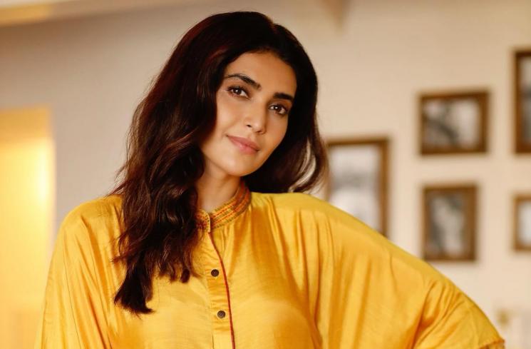 Pesona Karishma Tanna (Instagram/@karishmaktanna)