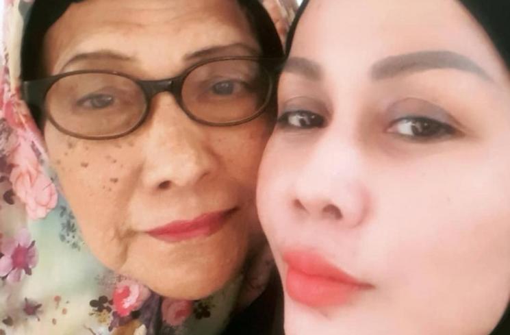  Potret Terbaru Mak Vera Mantan Manajer Olga Syahputra (instagram/@makverazanobia)